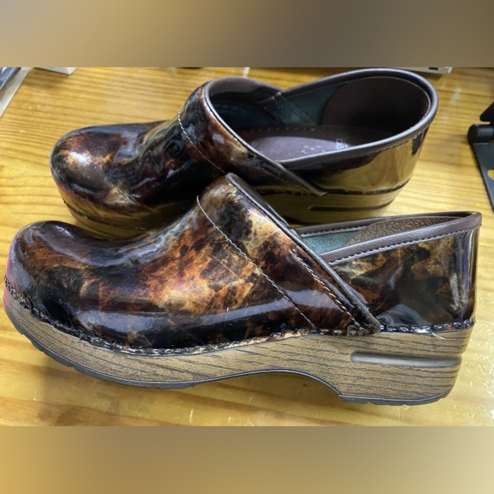 Dansko Women's Tortoiseshell Patent Leather Clogs - Brown Multicolor